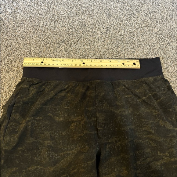 Lululemon Men’s Shorts - Picture 3 of 4